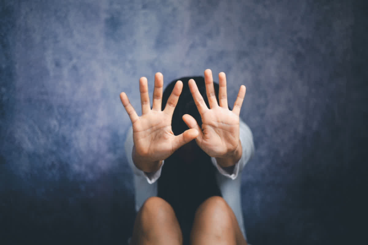 Minor Girl Rape News: पहले दोस्ती.. फिर प्यार का नाटक! 16 साल की नाबालिग को दरिंदे ने ऐसे फंसाया, फिर बनाया हवस का शिकार, माँ को बताई खौफनाक आपबीती, उड़ गए होश