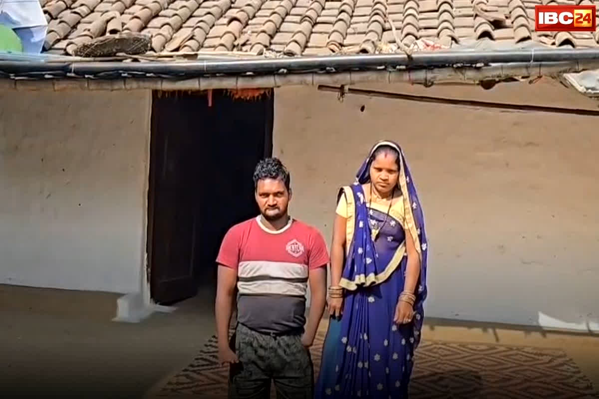 PM Awas Yojana: कागजों में घर, हकीकत में सिर्फ झोपड़ी! 5 साल से PM आवास योजना का लाभ पाने की कोशिश में दिव्यांग परिवार, मिला कुछ नहीं बस…