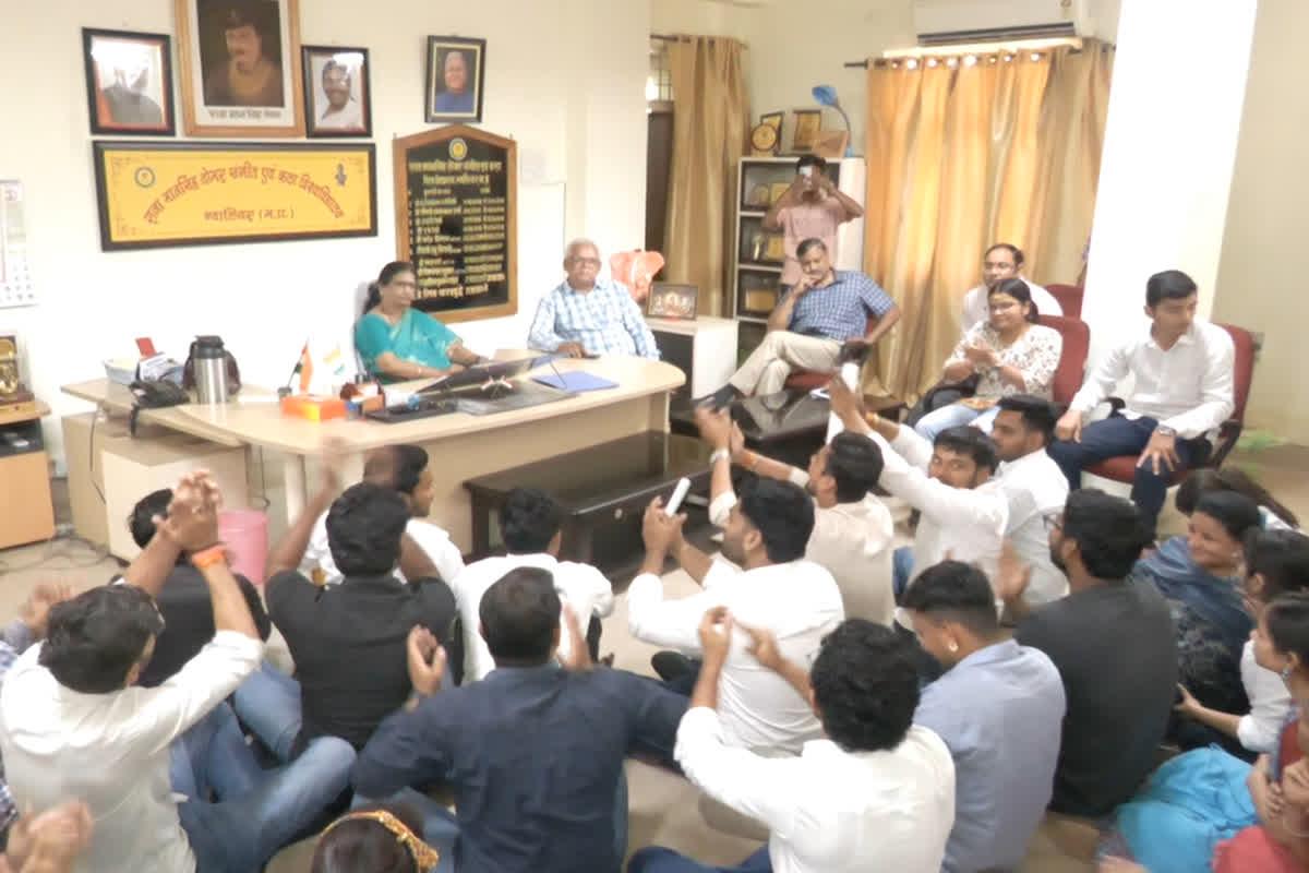 RMTU Gwalior: संगीत विश्वविद्यालय के प्रोफेसर का अश्लील डिमांड! रात को लड़कियों को फ़ोन कर करता था गन्दी बात, अब इस आरोप में किया गया बर्खास्त