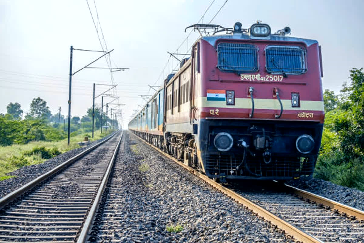 RVNL Share Price: बजट 2026 का असर पहले ही दिखेगा? RVNL, IRFC या IRCTC जानिए कौन से स्टॉक आपको बना सकते हैं मालामाल?