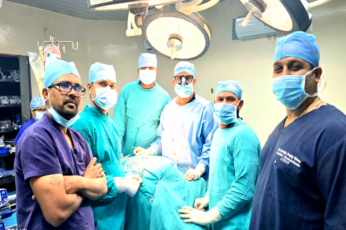 Mekahara Hospital Surgery News: ब्रश करते समय फटी गर्दन की नस, मेकाहारा के डॉक्टरों ने मरीज को दी नई जिंदगी, छत्तीसगढ़ में हुआ स्पॉन्टेनियस कैरोटिड आर्टरी रप्चर का पहला सफल उपचार