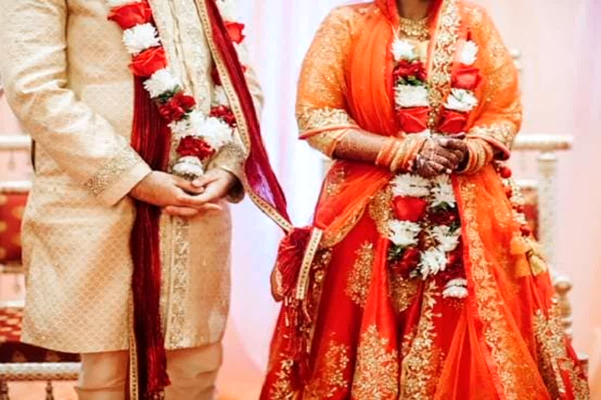 Rewa Suicide News: शादी के सिर्फ 1 महीने बाद खौफनाक कांड! पत्नी और बहन घर में मौजूद थीं, तभी युवक ने उठाया ये कदम, जानकर कांप उठे लोग