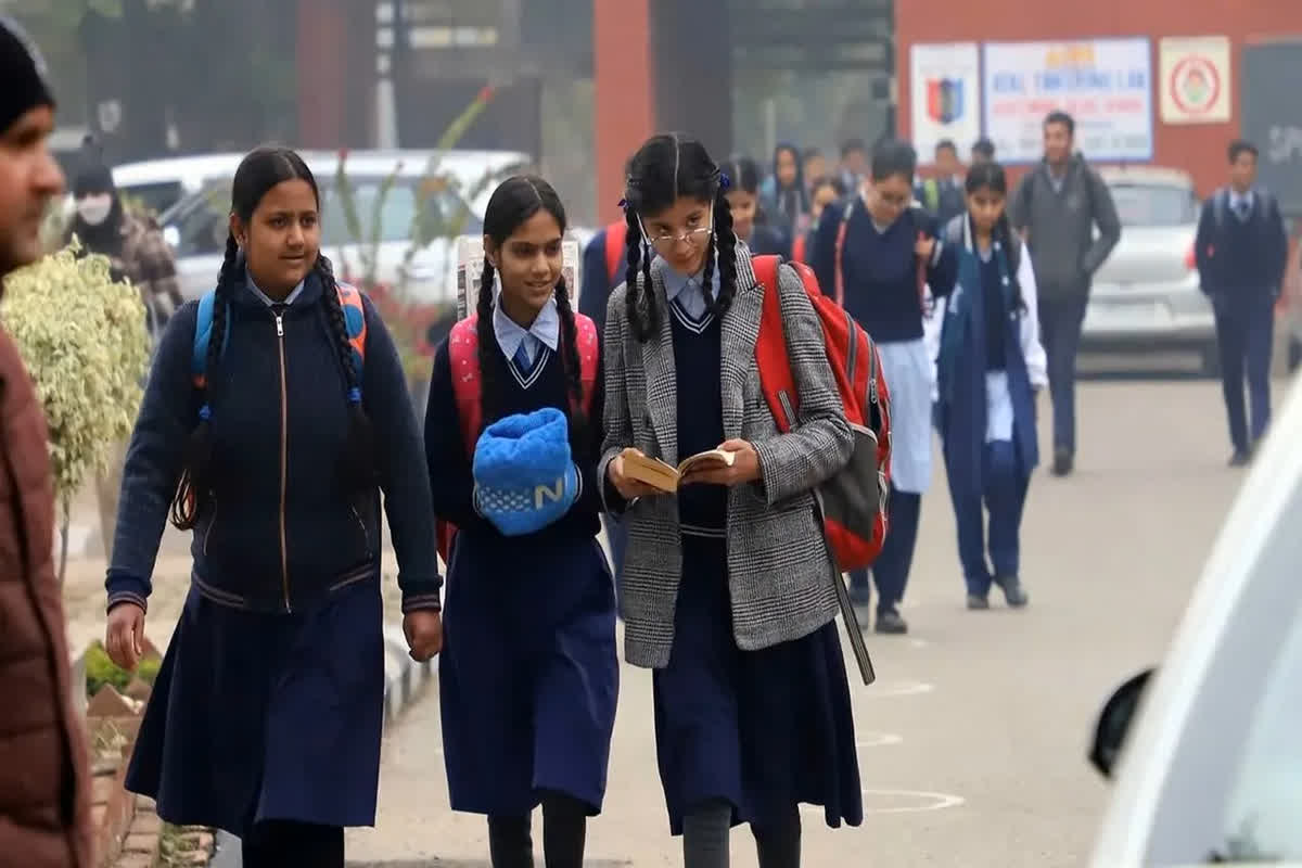 Schools Closed News: राजधानी के स्कूलों को लेकर जारी हुआ नया आदेश,14 जनवरी तक प्रशासन ने घोषित की छुट्टियाँ, बड़ी कक्षाओं के लिए बदल गया समय