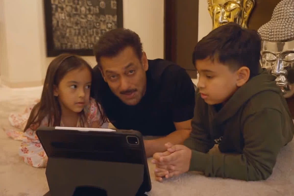 Salman Khan Republic Day Video: गणतंत्र दिवस पर सलमान खान ने शेयर किया खास वीडियो, भांजे-भांजी संग गाया ‘बैटल ऑफ गलवान’ का ‘मातृभूमि’ गाना, ये देशभक्ति का अंदाज़ दिल छू लेगा