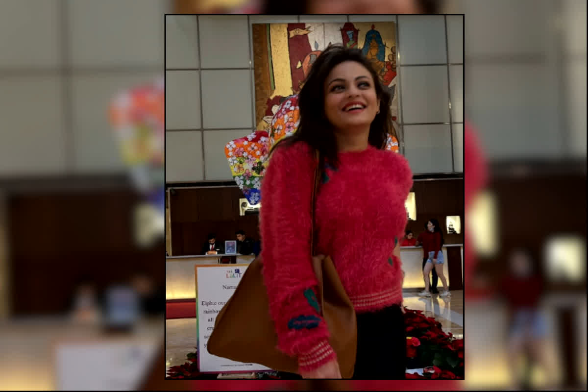 Sneha Ullal Frustrated Video : नेता ही असली गुनाहगार हैं देश को जोड़ने वाले ही बांट रहे हैं…” स्नेहा उल्लाल ने उठाया ऐसा सवाल कि सोशल मीडिया पर छिड़ गई नई बहस, देखें पूरा वीडियो