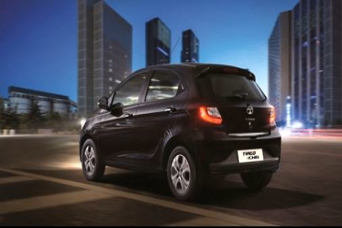 Tata Tiago CNG Price: Tata Motors का कमाल! ये है सबसे किफायती CNG कार, जानिए कितने रुपये की आती है और कितना है माइलेज?