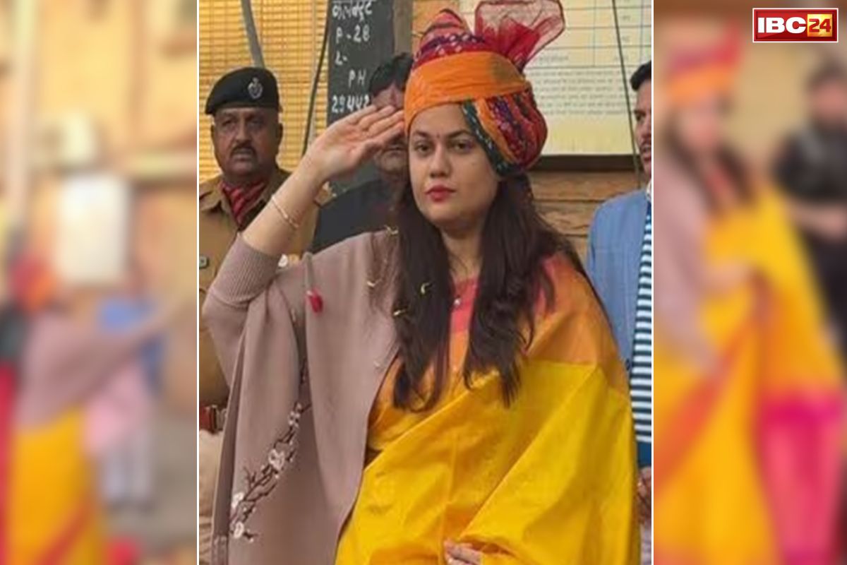 Tina Dabi Flag Hoisting Viral Video: गलत तरीके से सलामी देने वाली IAS टीना डॉबी ने दिया जवाब.. बताई, क्यों हुई ‘बड़ी चूक’.. सोशल मीडिया पर बन रहें है मीम्स