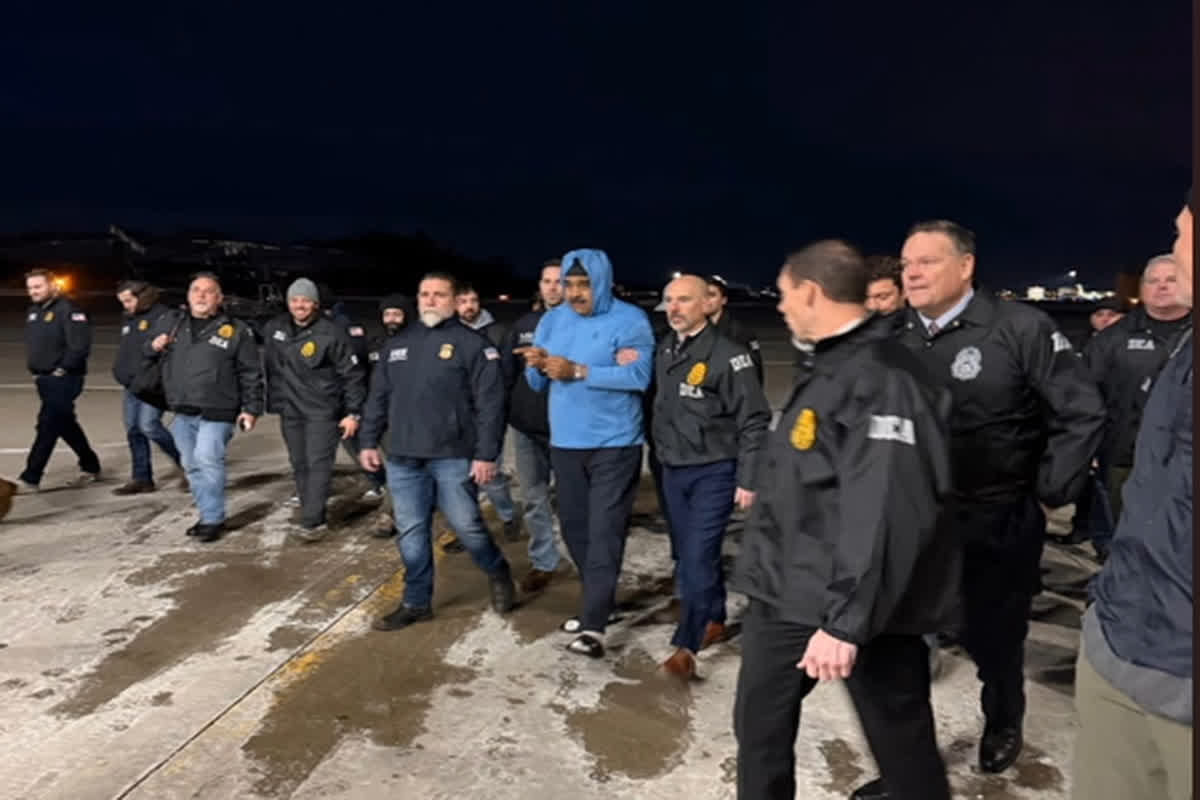 Venezuela President News: हाथों में हथकड़ी और लड़खड़ाते पैर… अमेरिका ने राष्ट्रपति मादुरो को किया गिरफ्तार, ट्रम्प के इस कदम से दुनिया भर में मचा हाहाकार