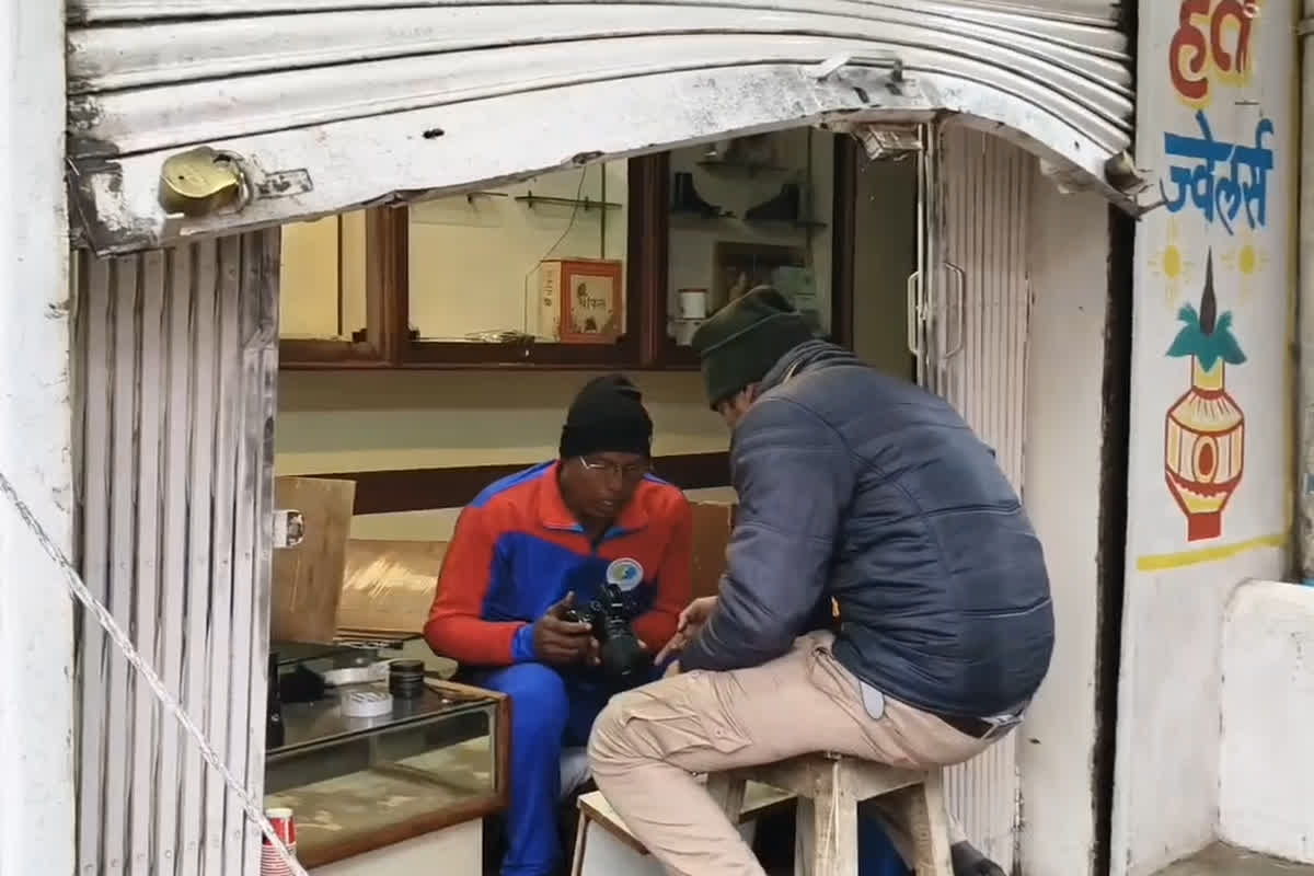 Vidisha Jewellers Robbery: ज्वेलरी शॉप में रातों-रात डकैती! हथियारबंद चोरों ने चौकीदार का किया ये हाल, फिर लुटे सोने-चांदी के गहने, कीमत जानकर उड़ जाएंगे होश