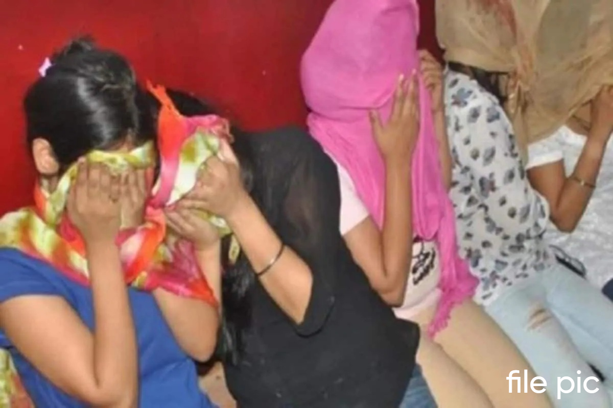 Sex Racket busted: लॉज में लड़कियों से कराया जा रहा था देह व्यापार, मैनेजर समेत पांच गिरफ्तार