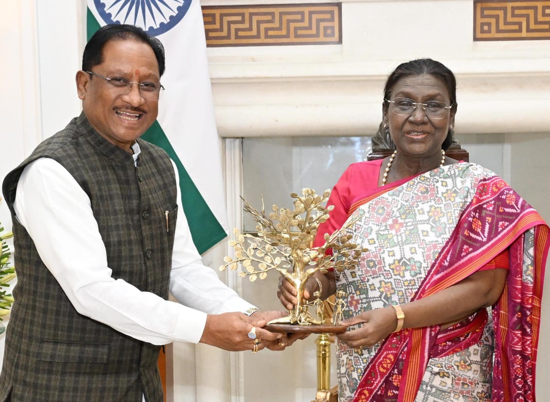 CM Sai Meets President Murmu: जल्द छत्तीसगढ़ आ सकती हैं राष्ट्रपति द्रौपदी मुर्मू, इस खास कार्यक्रम में शामिल होने के लिए सीएम साय ने दिया न्यौता!