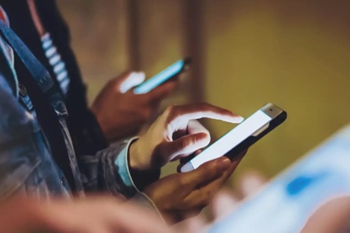 Government Employees social media ban: सरकारी कर्मियों के सोशल मीडिया उपयोग पर लगा बैन, उल्लंघन पर होगी सख्त कार्रवाई, तत्काल प्रभाव से लागू होगा आदेश