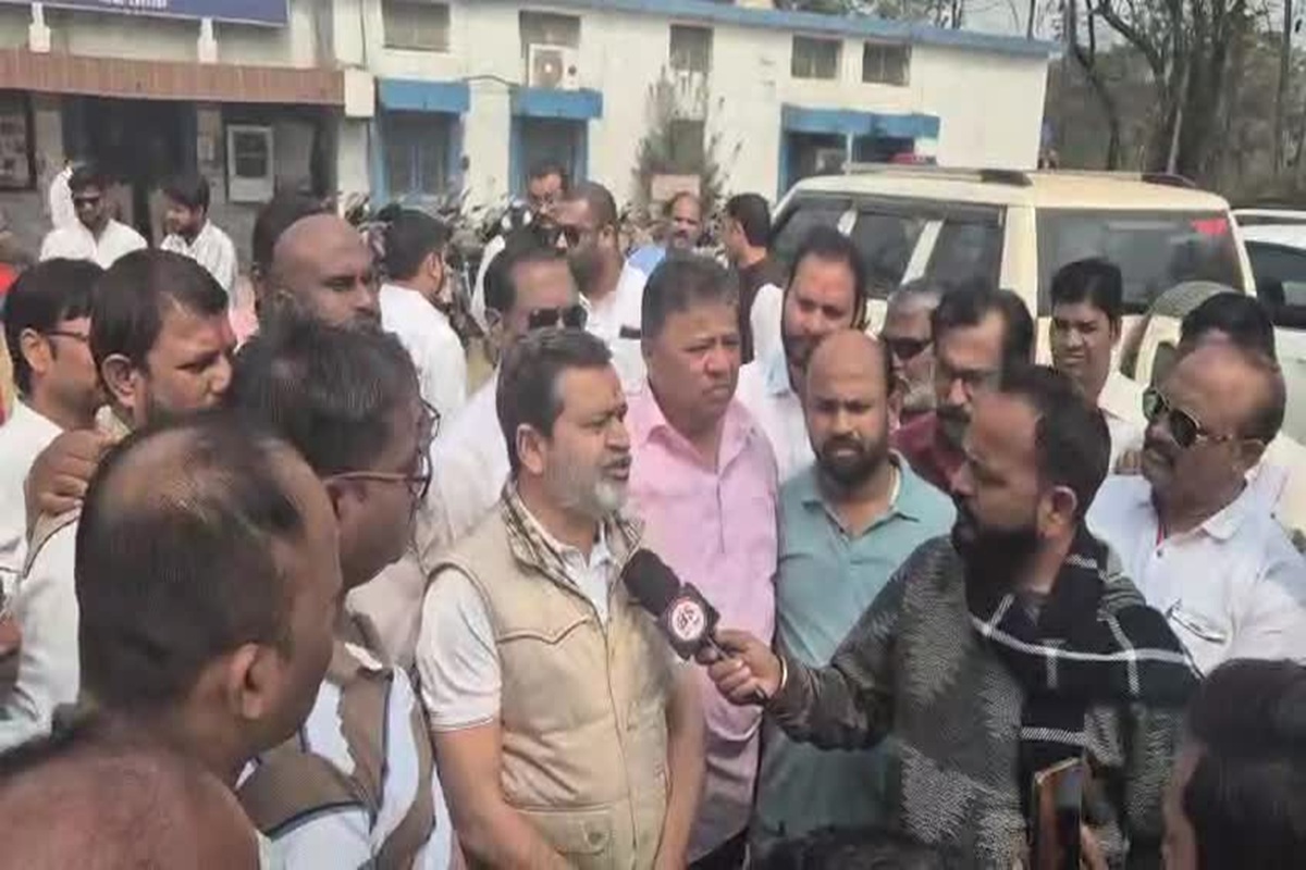 Protest against CBG gas plant: भिलाई शहर के बीच में सीबीजी गैस प्लांट का खुलकर विरोध, अनिश्चितकालीन धरने पर बैठे लोग