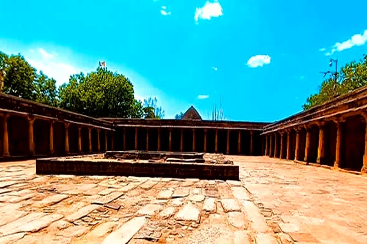 शह मात The Big Debate: इस बार पूजा या नमाज..फिर हिंदू मुसलमान! भोजशाला विवाद को माचिस दिखाने का काम कौन कर रहा है?