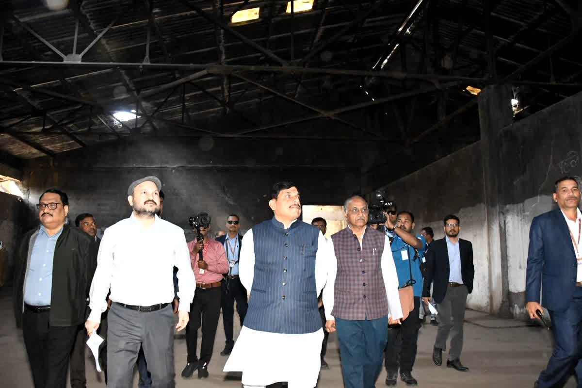 Bhopal Gas Tragedy: 40 साल पुराने जख्मों पर सरकार का बड़ा कदम, साफ हुआ यूनियन कार्बाइड परिसर, सीएम यादव ने कोर एरिया में उतरकर किया बड़ा ऐलान