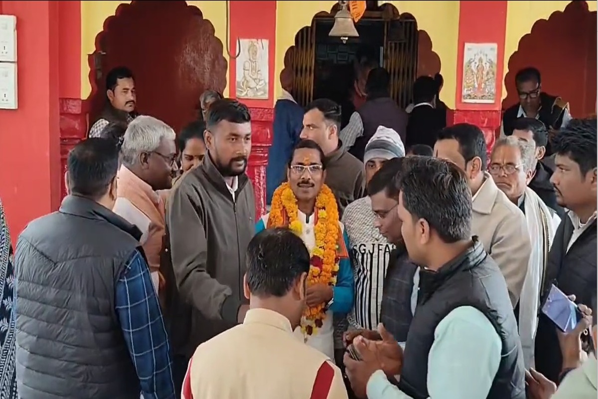 MLA Narendra Prajapati: भाजपा विधायक के जन्मोत्सव कार्यक्रम में हंगामा, दो युवकों ने की विधायक से गाली-गलौज, वीडियो वायरल