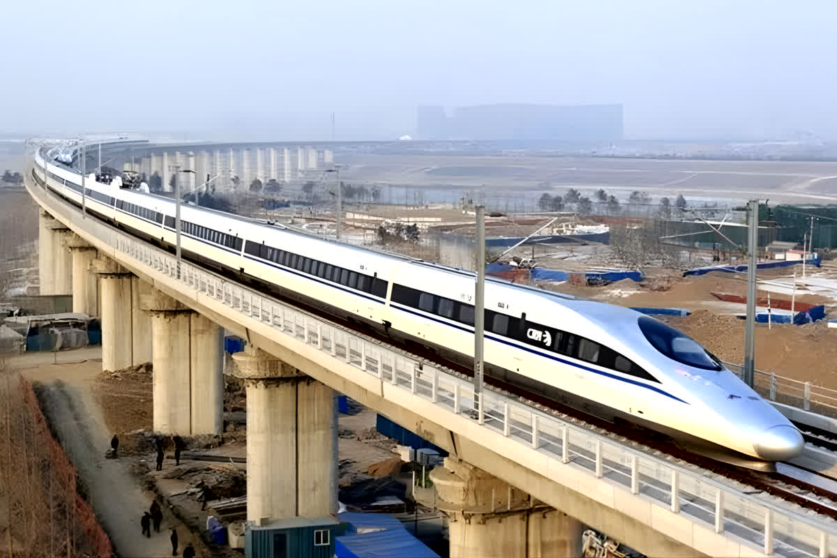Bullet Train in India Launch Date: इस दिन से चलेगी भारत की पहली बुलेट ट्रेन, नए साल के मौके पर केंद्रीय रेल मंत्री ने दी बड़ी जानकारी, जानिए कितनी होगी स्पीड