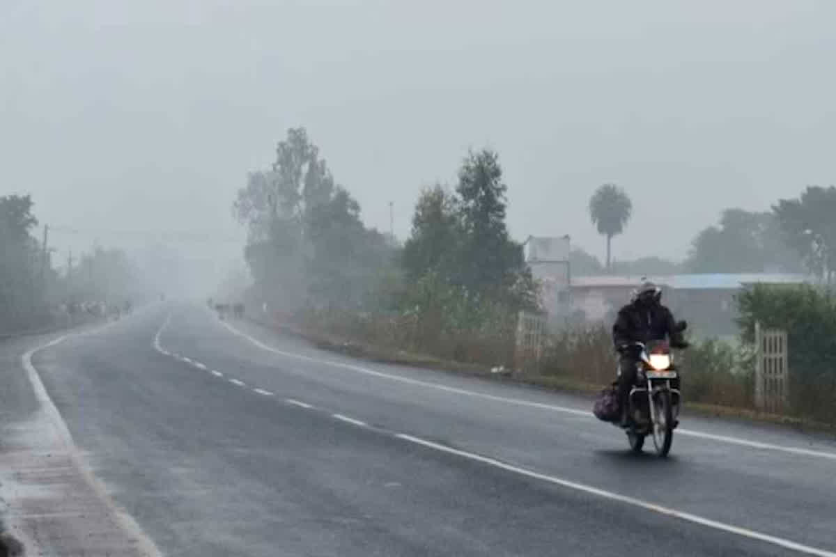 CG Weather Update Today: प्रदेश में जारी रहेगा सर्दी का सितम, कोहरा छाने के साथ तापमान में आएगी गिरावट, इन जिलों में तीन दिनों तक चलेगी शीतलहर