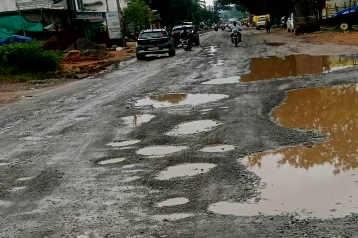 CG PWD Open Challenge: जनवरी के बाद छत्तीसगढ़ की सड़कों पर नहीं रहेंगे एक भी गड्ढे, PWD ने किया ऐलान, अगर दिख जाए तो…