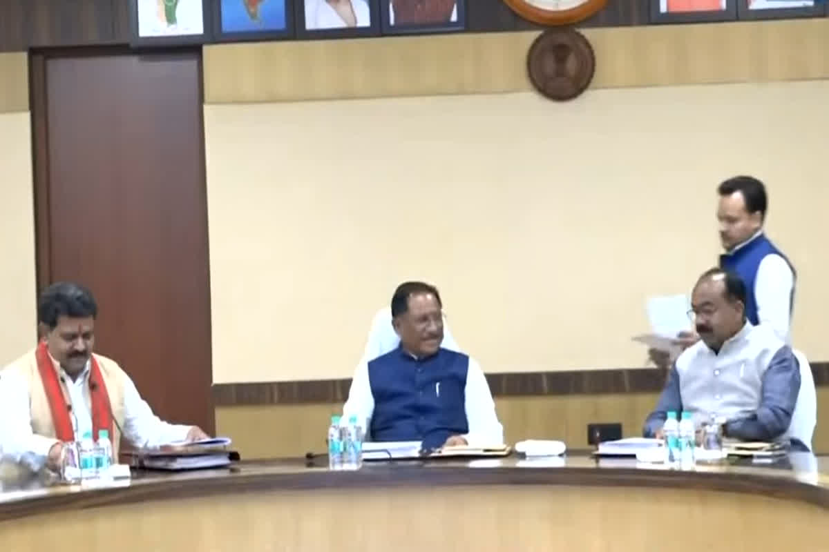 VandeBharat: छत्तीसगढ़ में दो सालों में मंत्रियों के 12 से ज्यादा OSD और PA हटाए गए, विपक्ष ने लगाए भ्रष्टाचार के आरोप, तो सत्तापक्ष ने बताई ये वजह..जानें