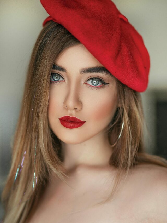 Red Lipstick: लाल लिपस्टिक लगाने पर जेल? ये नियम जानकर आप रह जाएंगे हैरान!