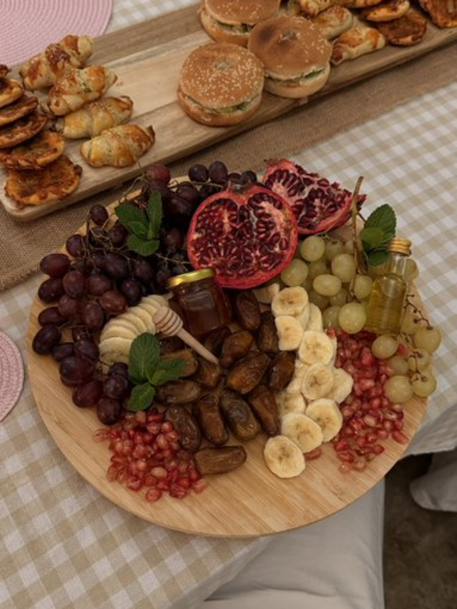 Cold Season Fruits: ठंड में कौन से फल खाने से बन सकती है परेशानी? जानें 5 फल जो बढ़ा सकते हैं  आपकी समस्या!