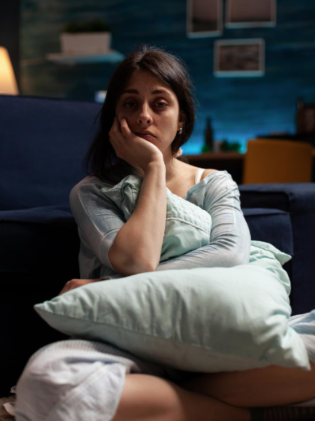 Insomnia Causes : इन आदतों की वजह से टूट रही है आपकी रात की नींद