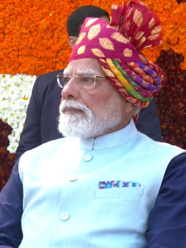 PM Modi Outfit : राजस्थानी साफा और नीली जैकेट में दिखा पीएम मोदी का भव्य अंदाज