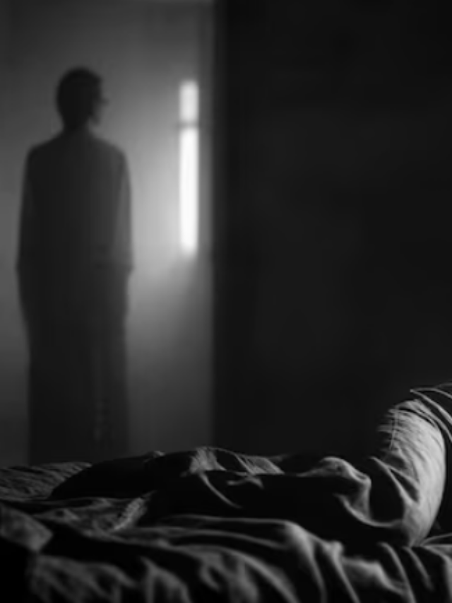 Sleep Paralysis : क्या है स्लीप पैरालिसिस? नींद में क्यों लगता है कि कोई छाती पर बैठा है?
