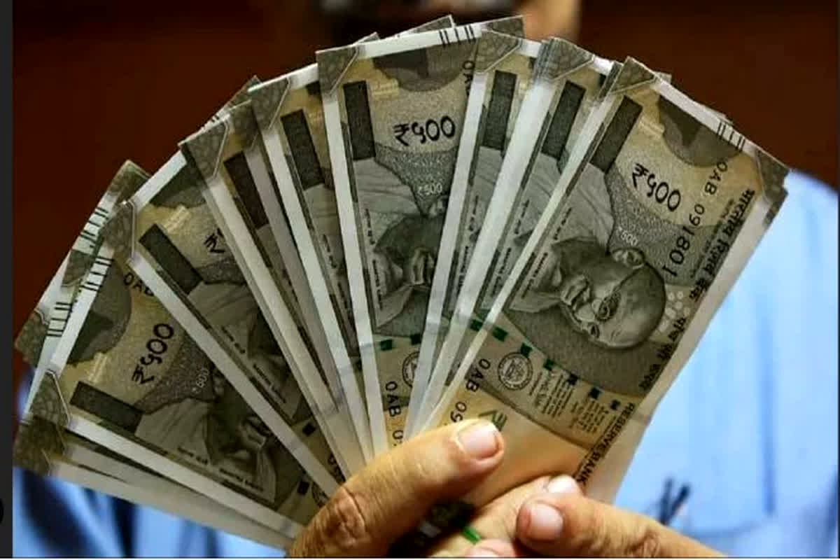 8th Pay Commission update: सरकारी कर्मचारियों के लिए खुशखबरी, 8वां वेतन आयोग के लागू होने से पहले 70% तक पहुंच सकता है महंगाई भत्ता