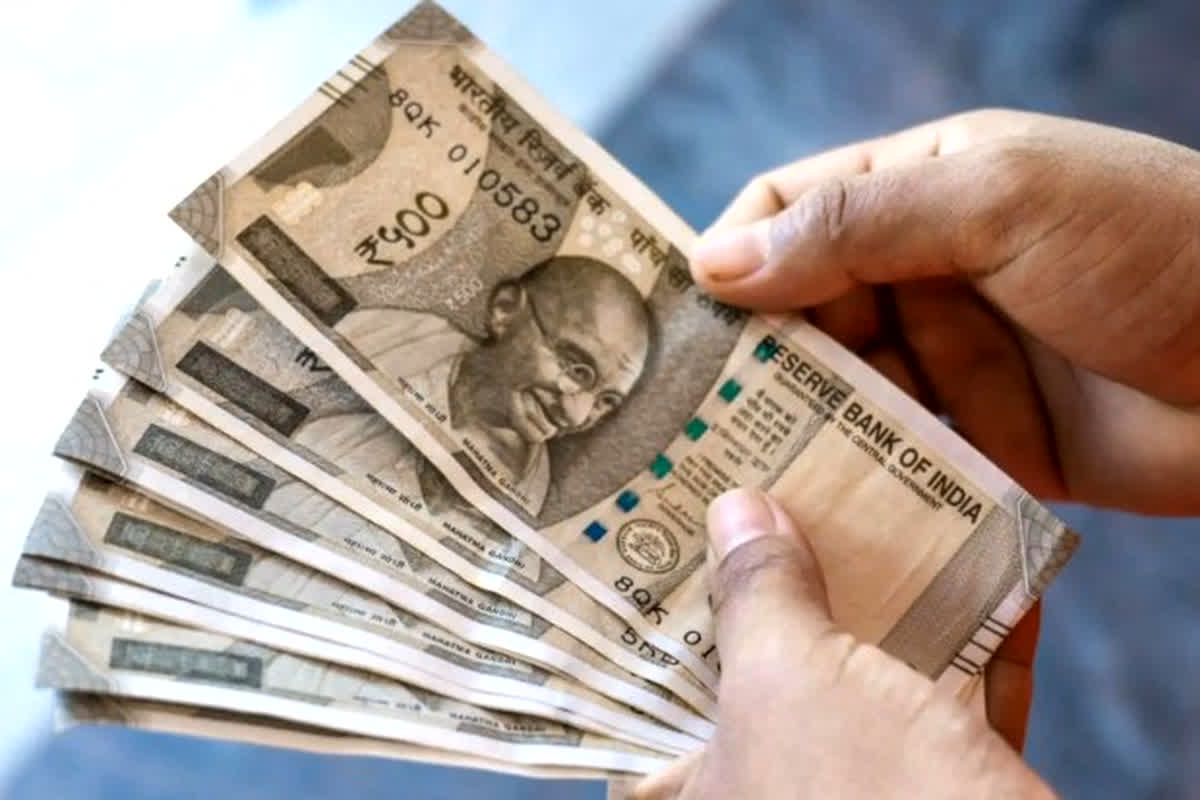 8th Pay Commission Update: 2026 में कर्मचारियों के वेतन और पेंशन में होगा बंपर इजाफा! इतने फीसदी बढ़ सकता है DA,देखें