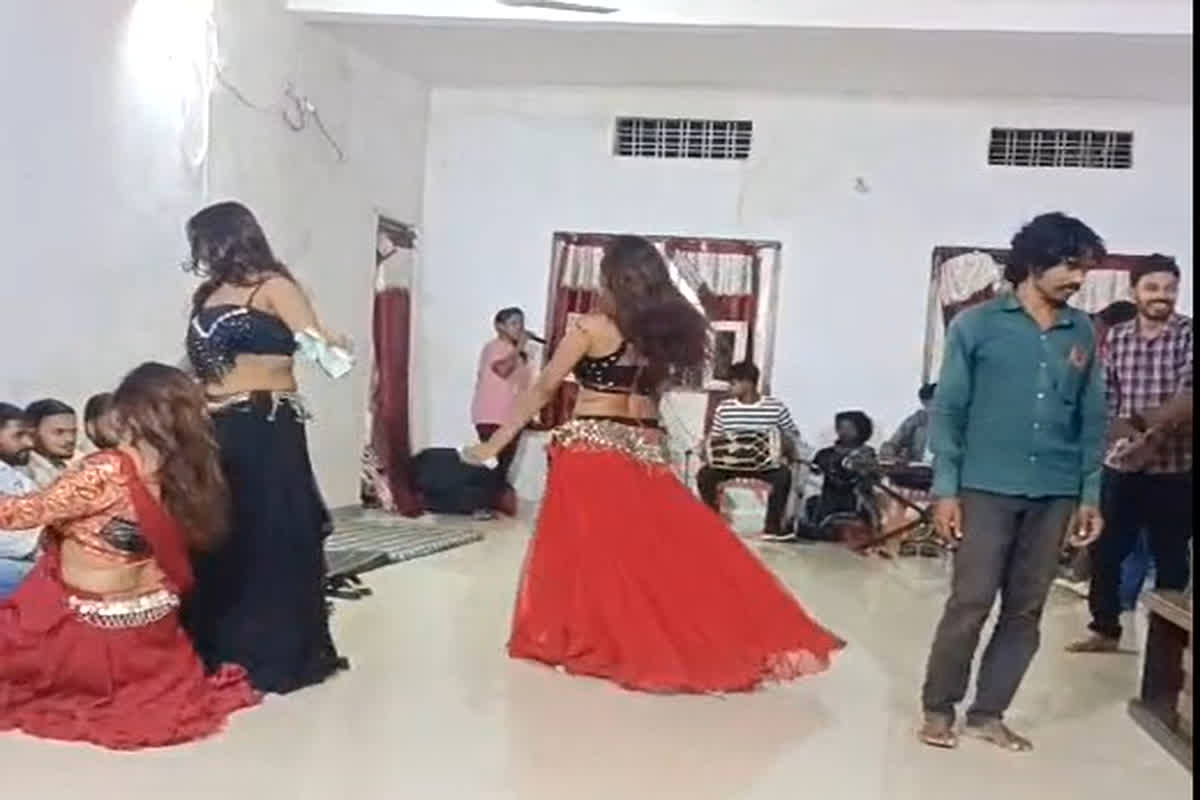 Surajpur obscene dance video: सूरजपुर फॉरेस्ट रेस्ट हाउस में अश्लील डांस पर एक्शन, वन विभाग ने दोषी अधिकारियों को किया सस्पेंड