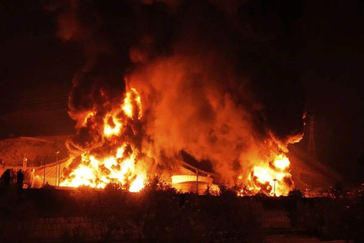 Iran US War Update: कुछ ही घंटो में ईरान पर बड़े हमले की आशंका, मध्य पूर्व में तनाव चरम पर; कई देशों की सैकड़ों उड़ानें रद्द