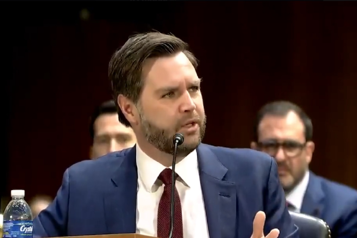 JD Vance House Attacked: इस देश के उपराष्ट्रपति के घर पर हमला, कई खिड़कियों के शीशे टूटे, पुलिस ने एक को लिया हिरासत में