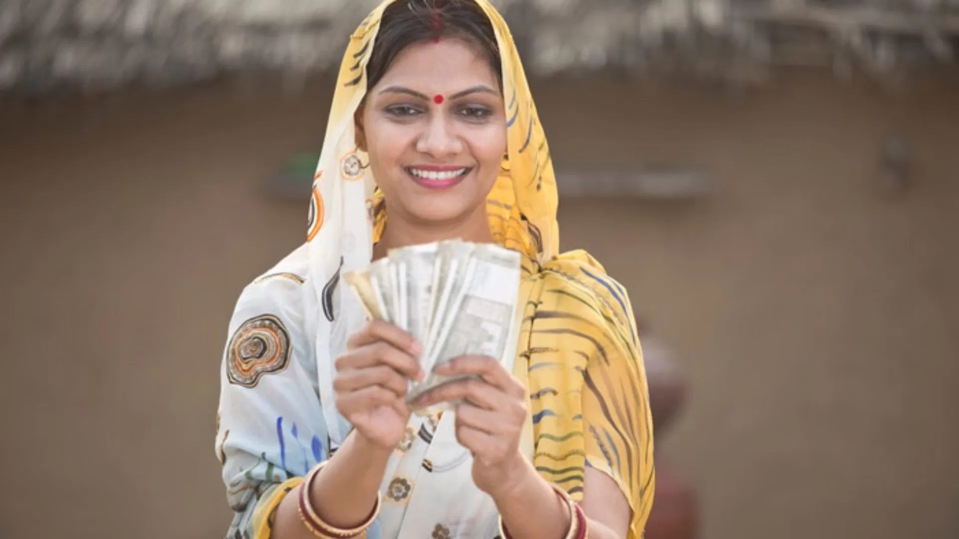 Lado Lakshmi Yojana: न्यू ईयर पर महिलाओं को बड़ा तोहफा! 80% से ज्यादा नंबर लाने वाले बच्चों की माताओं को मिलेंगे 2100 रुपए, खुद मुख्यमंत्री ने किया ऐलान