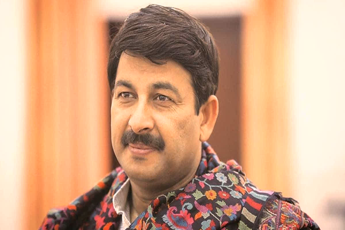 MP Manoj Tiwari News: सांसद मनोज तिवारी के घर पर पूर्व कर्मचारी ने किया बड़ा कांड, CCTV फुटेज देख पुलिस भी रह गई हैरान
