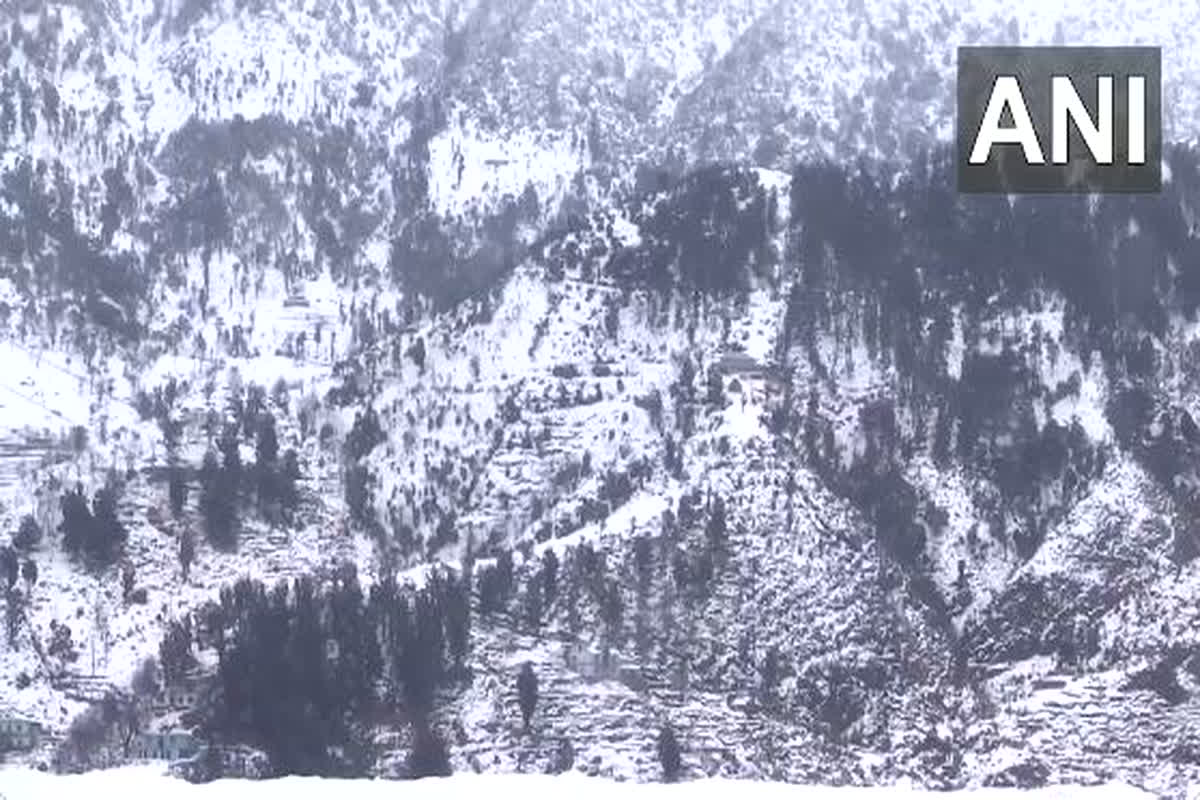 Weather Update News: पहाड़ी इलाकों में बर्फबारी, तो मैदानी इलाकों में झमाझम बारिश, क्यों बदल रहा है मौसम का मिजाज? जानें एक क्लिक में
