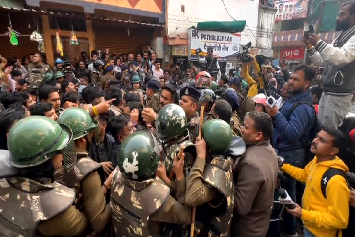 Indore water contamination: दूषित पानी को लेकर मचा बवाल, पूर्व मंत्री और विधायक को पुलिस ने किया गिरफ्तार, विपक्ष ने बीजेपी पर लगाए ये आरोप