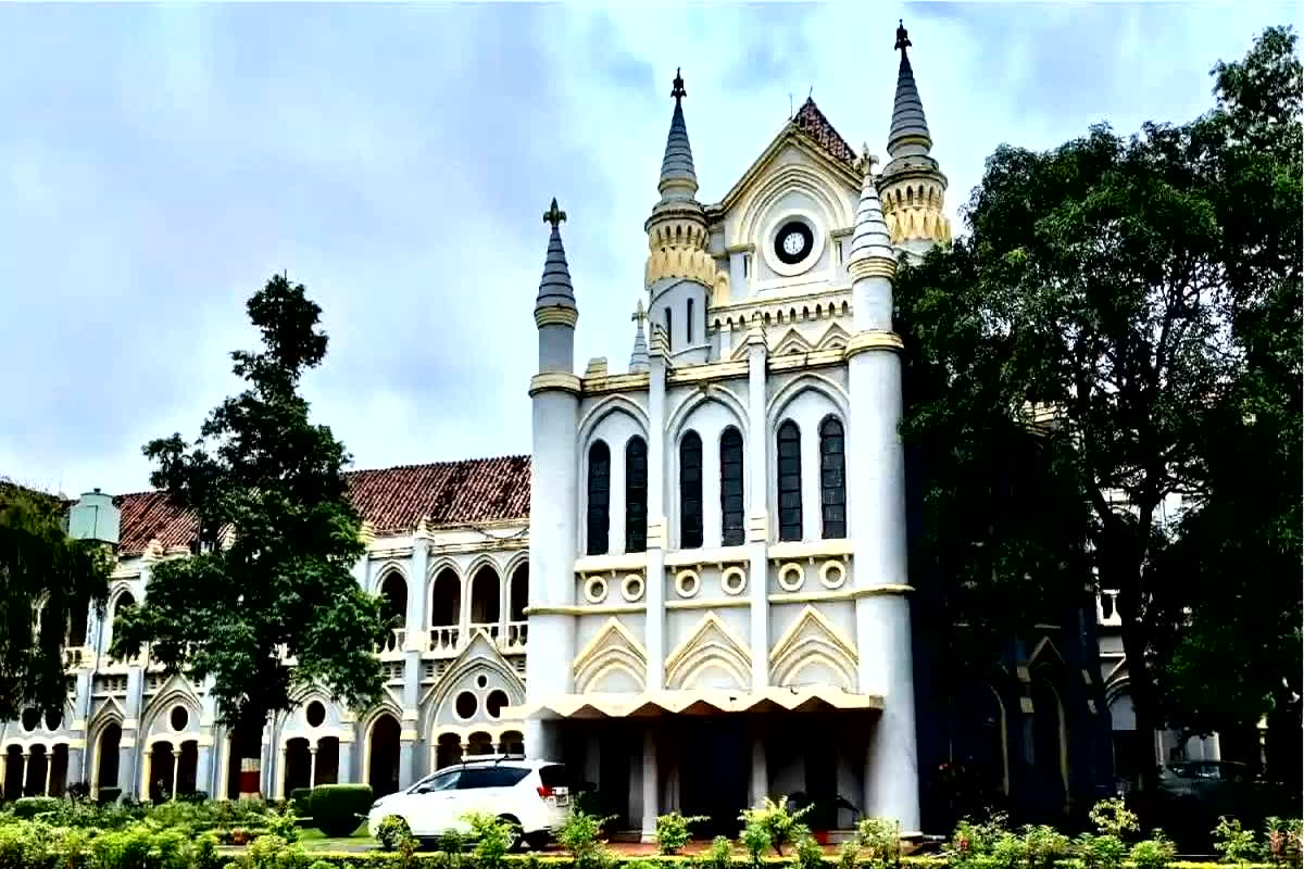 MP Nursing College Faculty jobs: 286 पदों की नर्सिंग फैकल्टी भर्ती में 100% महिला आरक्षण, हाईकोर्ट ने पुरुषों के लिए रास्ता खोला, अपडेटेड नोटिफिकेशन जारी