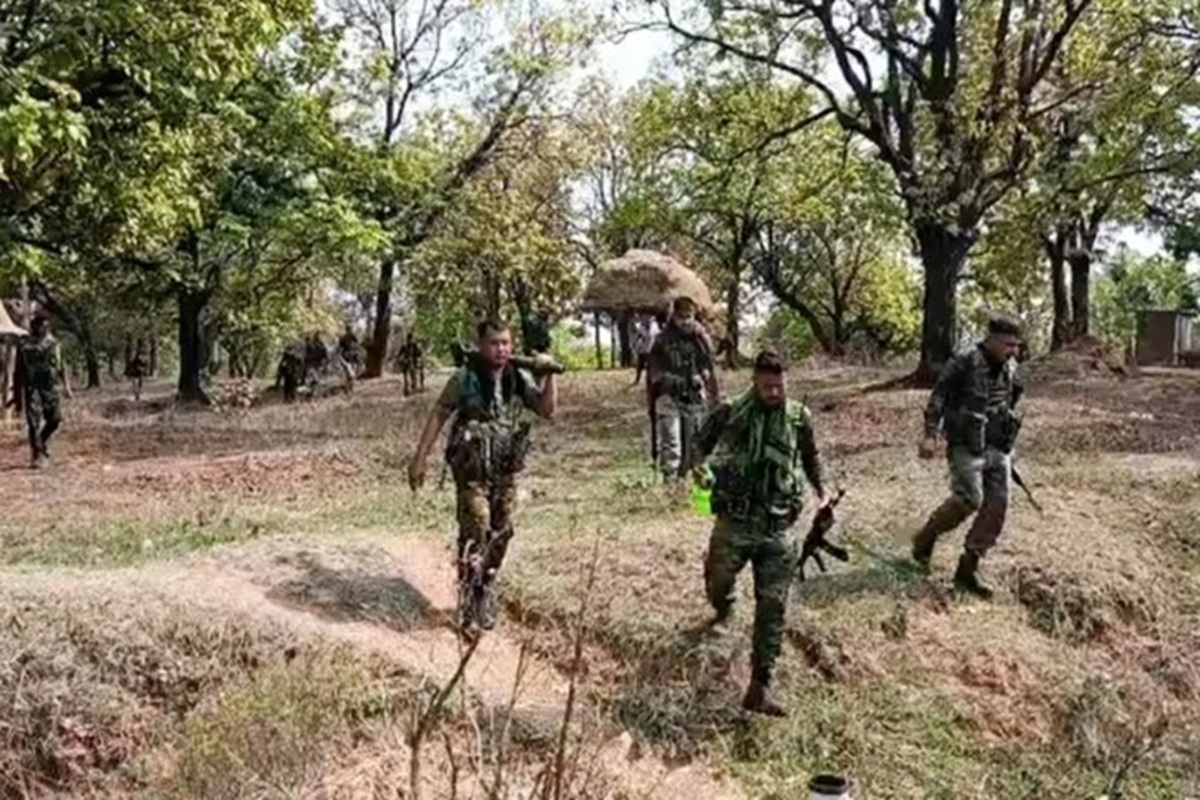 14 Naxalites killed in Bastar: बस्तर में 14 नक्सली ढेर, CM विष्णुदेव साय ने कहा अब छत्तीसगढ़ में शांति ही एक मात्र विकल्प, गृह मंत्री विजय शर्मा ने दी अहम जानकारी