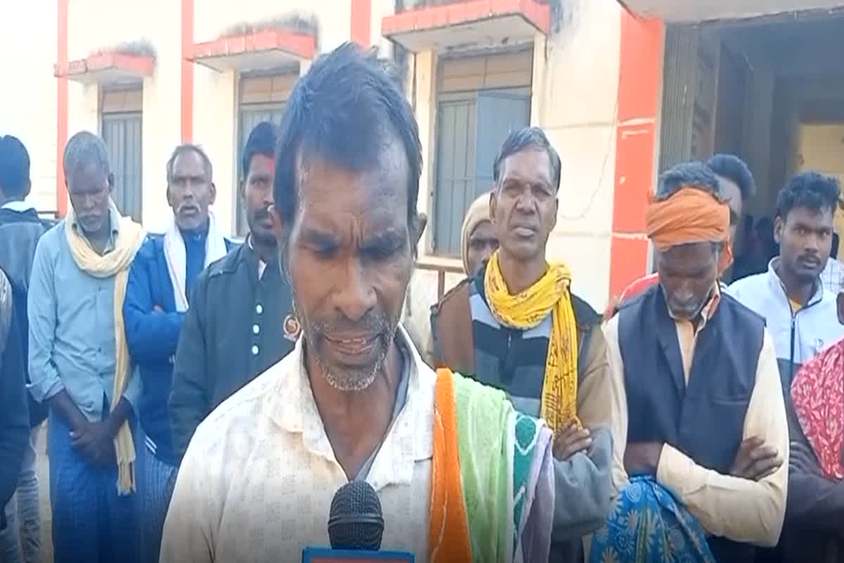 PM Awas Yojana: ‘पीएम आवास आपका…लेकिन पैसे तो मेरे खाते में ही आएंगे’ पक्का मकान के नाम पर सरपंच कर रहे ग्रामीणों के साथ खेला