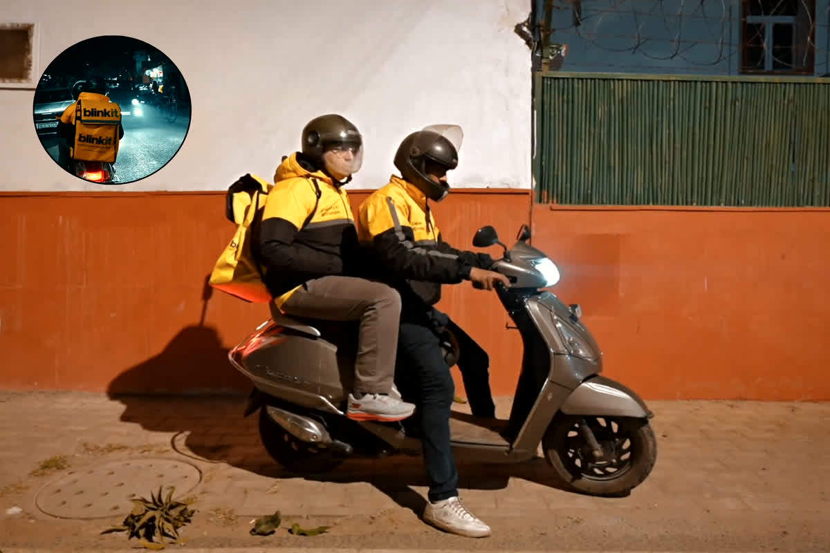 Raghav Chada Blinkit: सांसद राघव चड्ढा बने ब्लिंकिट डिलिवरी बॉय, बाइक चलाकर पहुंचाया सामान, देखिए वीडियो