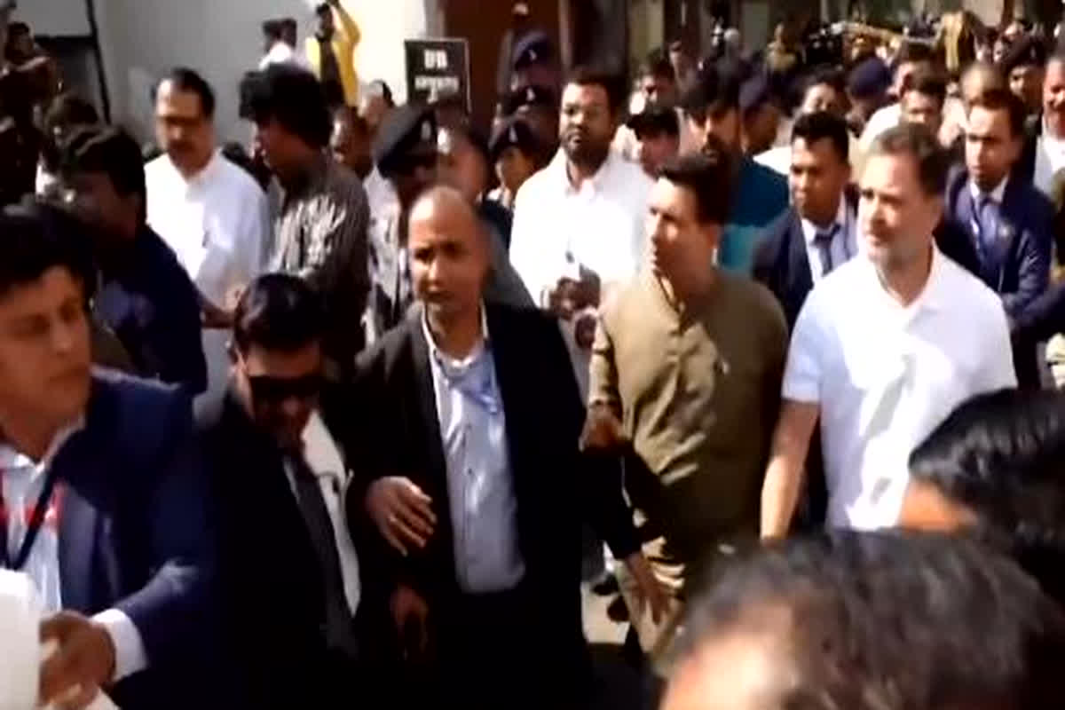 Rahul Gandhi in Indore: ‘आज भी यहां पर साफ पानी नहीं है..’, भागीरथपुरा पहुंचे कांग्रेस नेता राहुल गांधी, पीड़ित परिवारों से की मुलाकात, मीडिया के सामने सरकार को घेरा