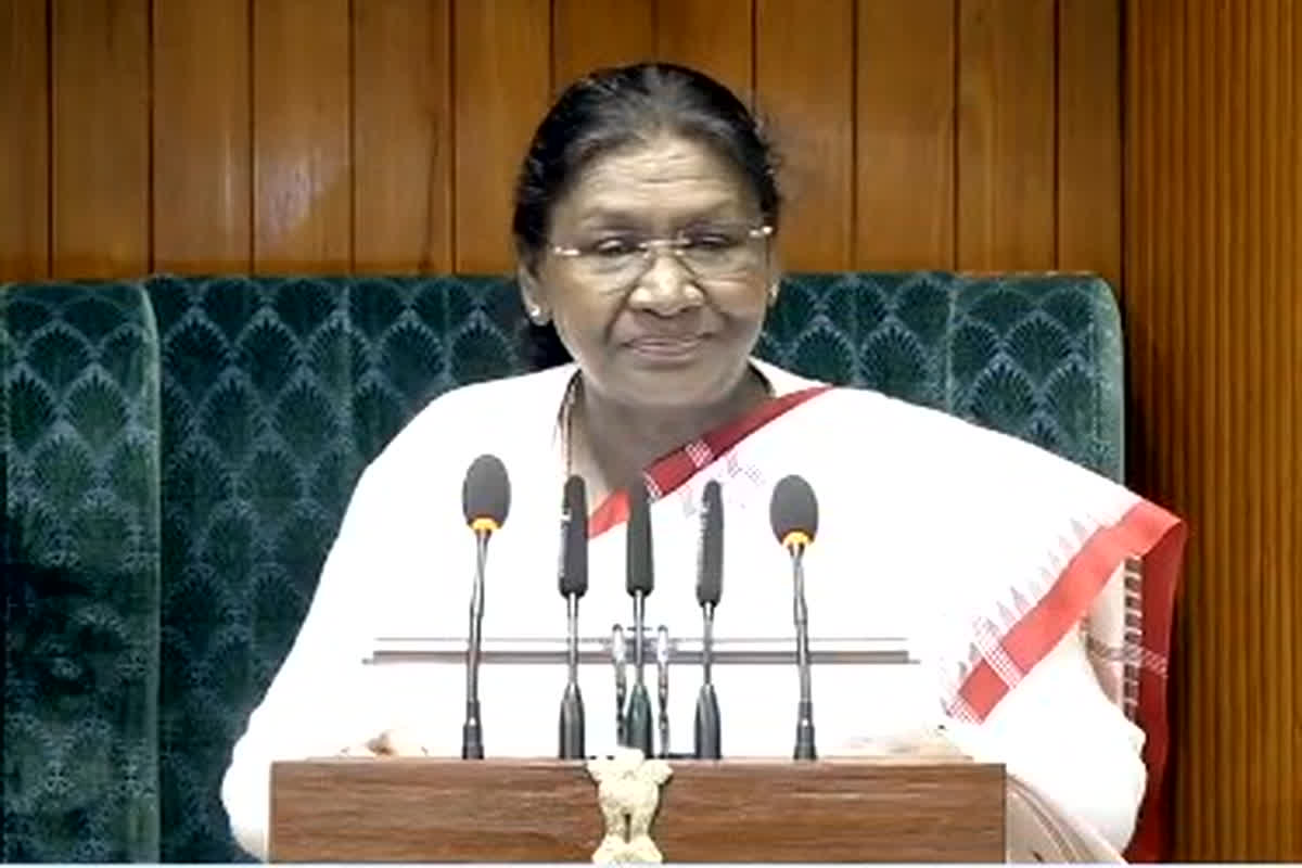 Sansad Budget Satra: शुरू हुआ संसद का बजट सत्र, राष्ट्रपति कर रही संयुक्त सत्र को संबोधित, आप भी देखें लाइव