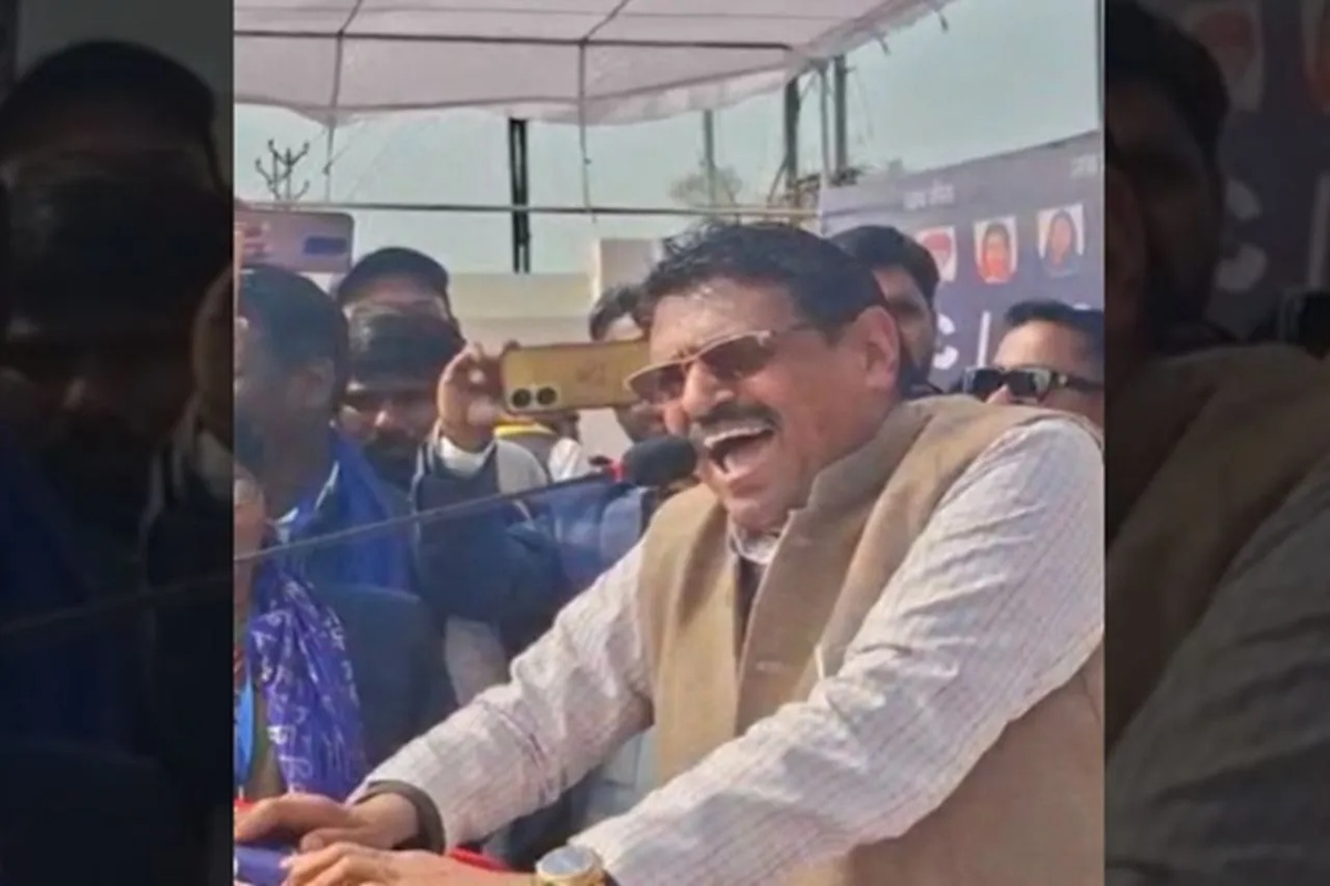 RD ​​Prajapati Controversial Statement: हमें गोबर, मूत्र पिला रहे खुद मलाई खा रहे…, पूर्व विधायक आरडी प्रजापति ने कथावाचकों को लेकर दिए बयान पर दी सफाई