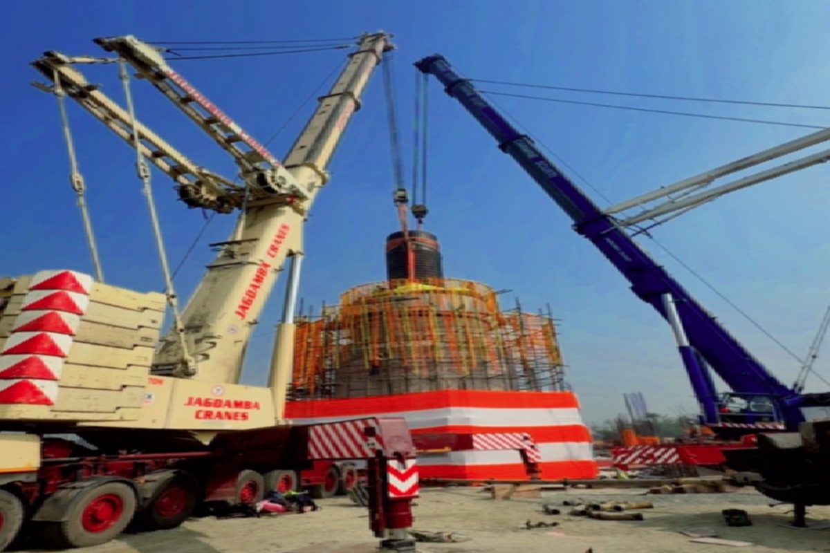 World Largest Shivling: ऐतिहासिक पल का गवाह बनने जा रहा चंपारण, विश्व के सबसे बड़े शिवलिंग की हो रही स्थापना, आप भी देखें वीडियो