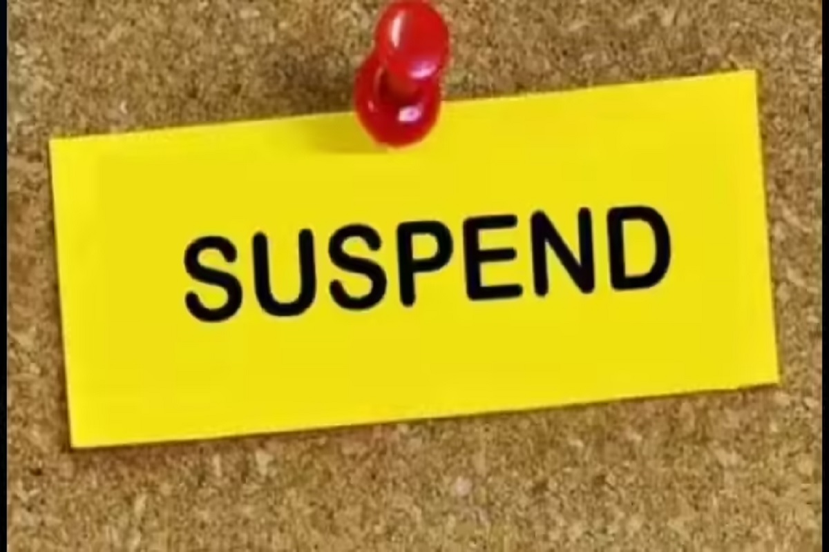 CG Police Suspended: दुष्कर्म केस में मिलीभगत पर महिला आरक्षक सस्पेंड, रायपुर में कमिश्नर सिस्टम लागू होने के बाद बड़ा एक्शन, एक को किया गया लाइन अटैच
