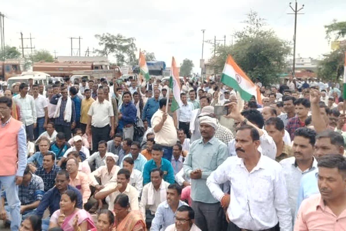 ESMA Imposed on Teachers: प्रदेश के साढ़े तीन लाख शिक्षकों की छुट्टियों-धरना प्रदर्शन पर लगी रोक, सरकार ने लगाया एस्मा