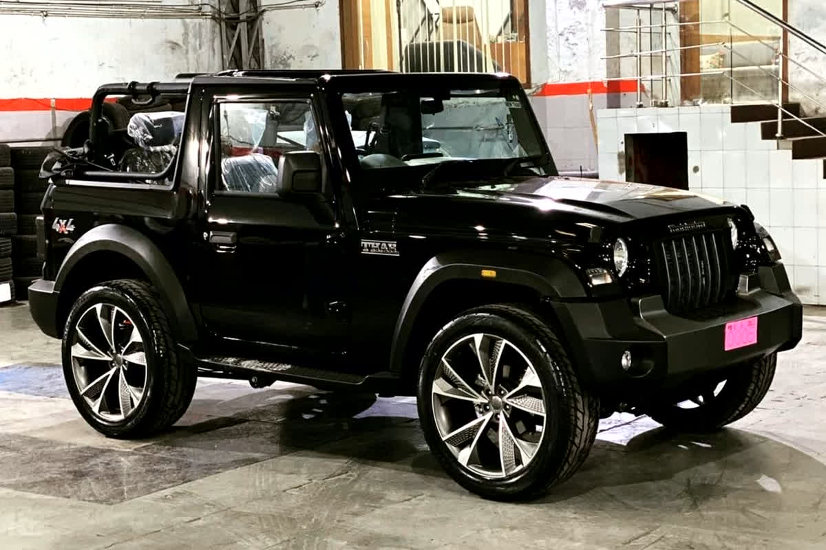 Mahindra Thar Price Hike: थार खरीदने की कर रहे हैं प्लानिंग, तो बढ़ा लें बजट, महिंद्रा ने बढ़ाई Compact SUV की कीमत