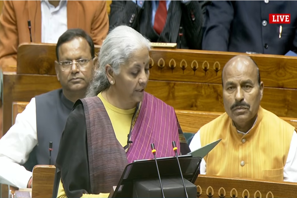 Union Budget 2026 Live: वित्त मंत्री निर्मला सीतारमण पेश कर रही हैं बजट, कहा- बेहतर हुए देश के आर्थिक हालात, देखिए लाइव